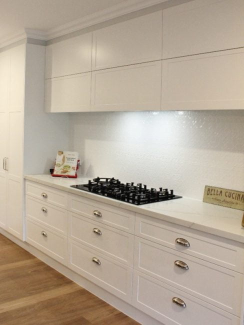 Handles Or No Handles In Kitchens Vitality Kitchens Joinery   Handles Cabinets 488x650 